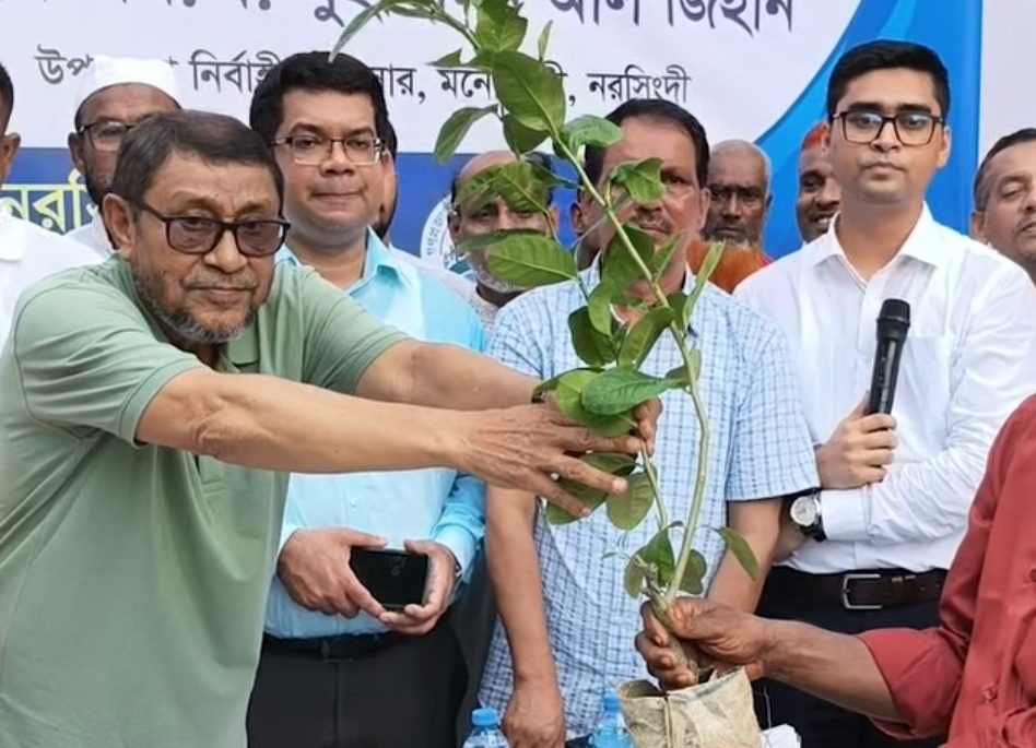 আগামী ছয় মাসের মধ্যে দেশের সব ৫০ শয্যাবিশিষ্ট হাসপাতালকে ১০০ শয্যায় উন্নীত করা হবে