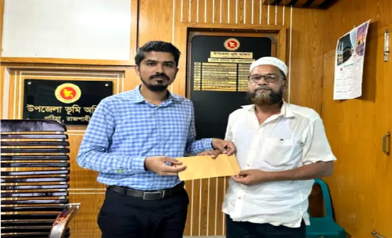 'মানুষ মানুষের জন্য’ এই বিশ্বাসে জটিল কিডনি রোগে আক্রান্তের পাশে পুঠিয়ার এসিল্যান্ড শিবু দাশ