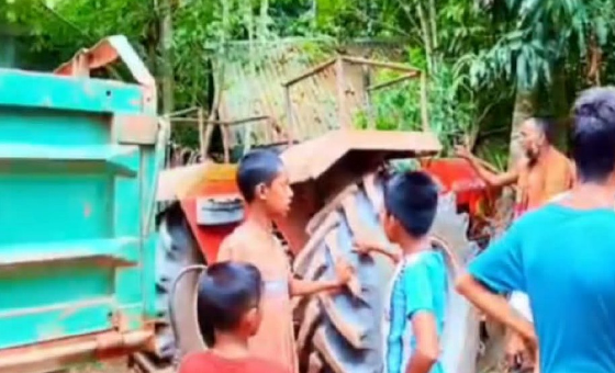 গোসাইরহাট উপজেলার সামন্তসার ইউনিয়নে মাহিন্দ্রা বাড়ির ভেতরে দুর্ঘটনা 