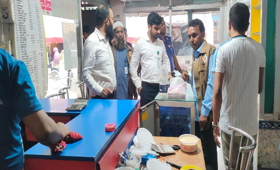 ভোক্তা অধিকার ও নিরাপদ খাদ্য নিশ্চিতে লালমনিরহাটে মোবাইল কোর্টের অভিযান 