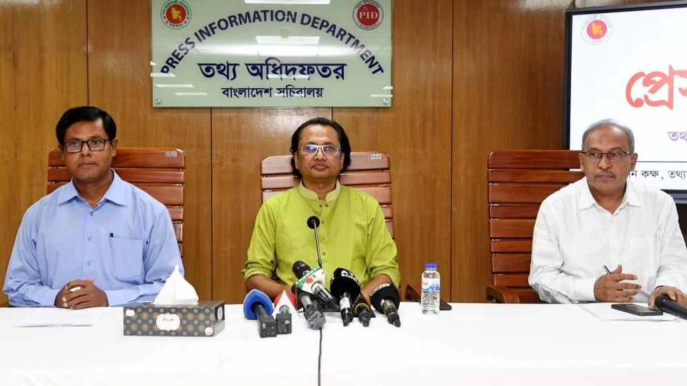 জ্বালানি তেলের দাম বাড়াতে আইএমএফের শর্ত নেই, বললেন তথ্য উপদেষ্টা
