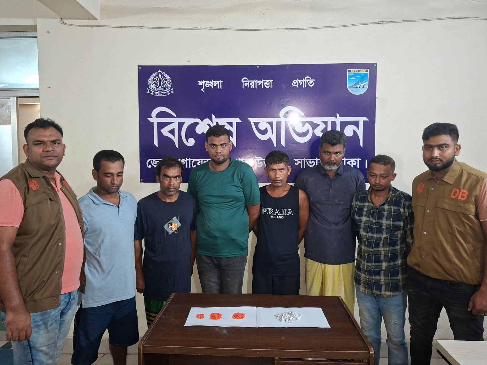 সাভার-আশুলিয়ায় ৪০০ পিস ইয়াবা ও ৫০০ পুরিয়া হেরোইনসহ গ্রেপ্তার ৬