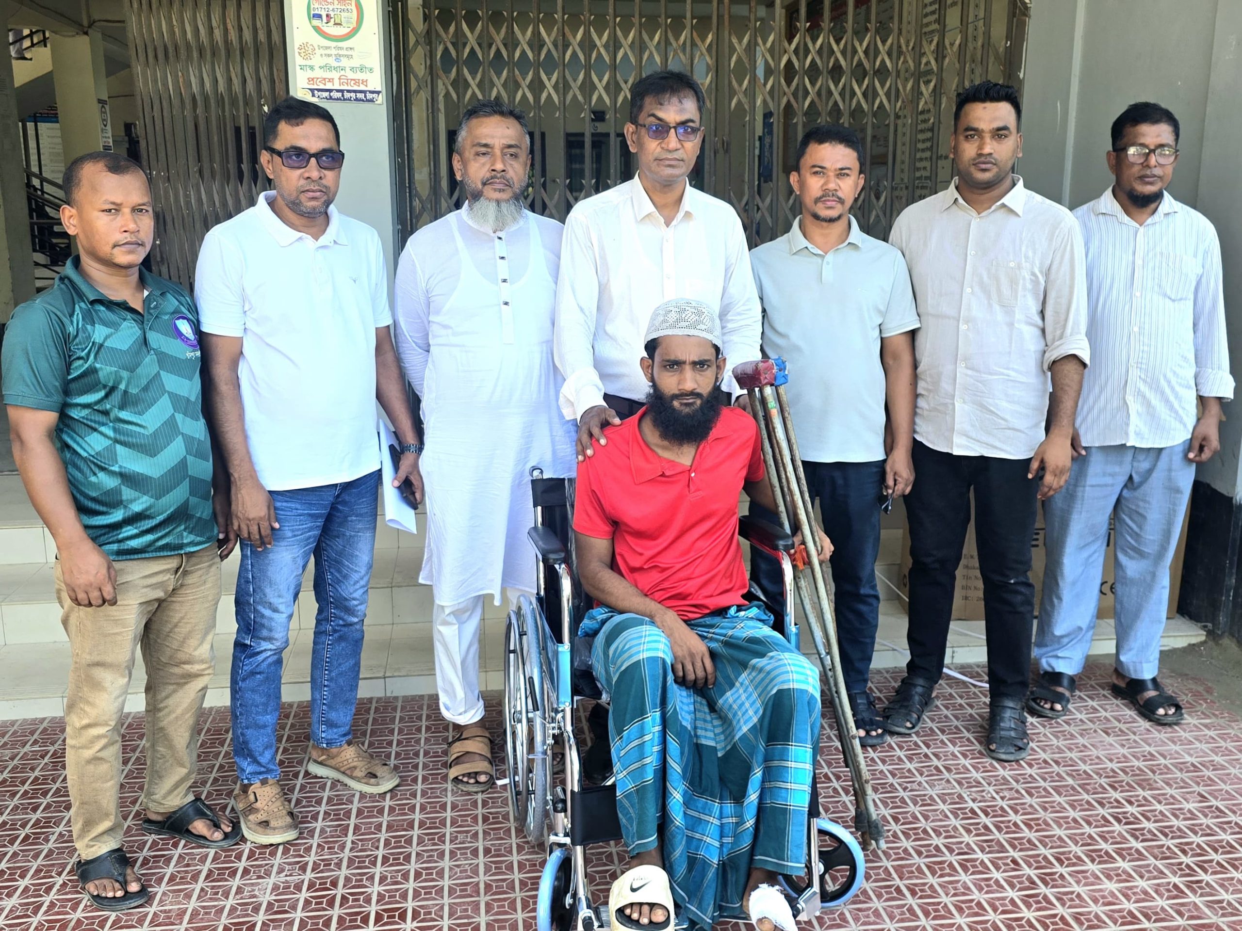 চাঁদপুরে এমপির পক্ষ থেকে পঙ্গু ও অসহায়কে হুইল চেয়ার প্রদান