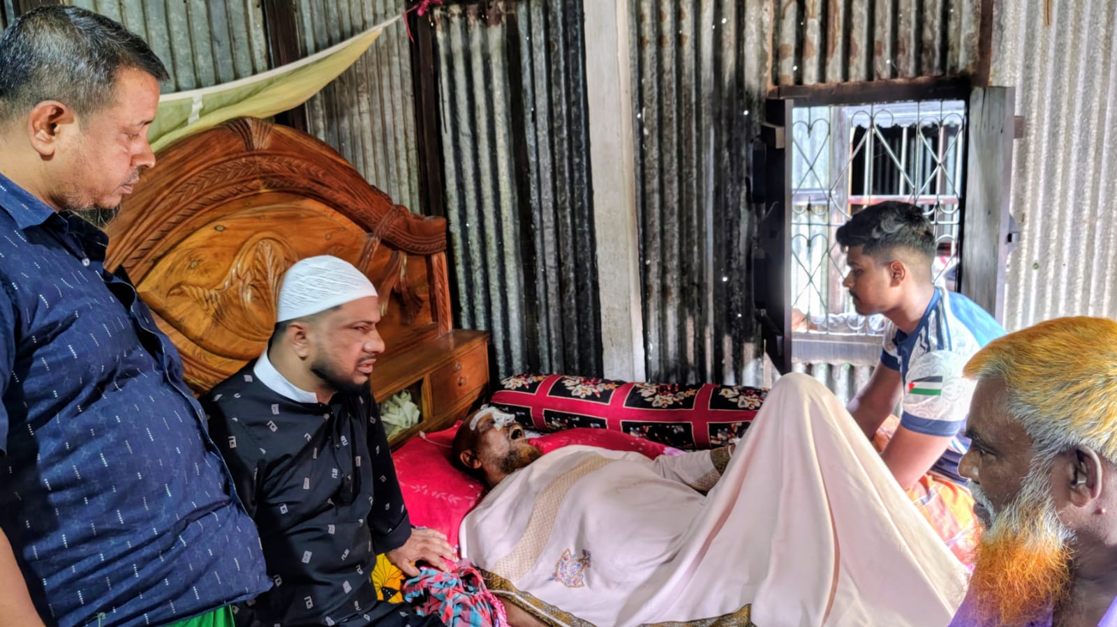 অসুস্থ বিএনপি নেতা ছৈদ হোসেনের খোঁজখবর নিলেন চেয়ারম্যান পদপ্রার্থী শাহ আলম লস্কর