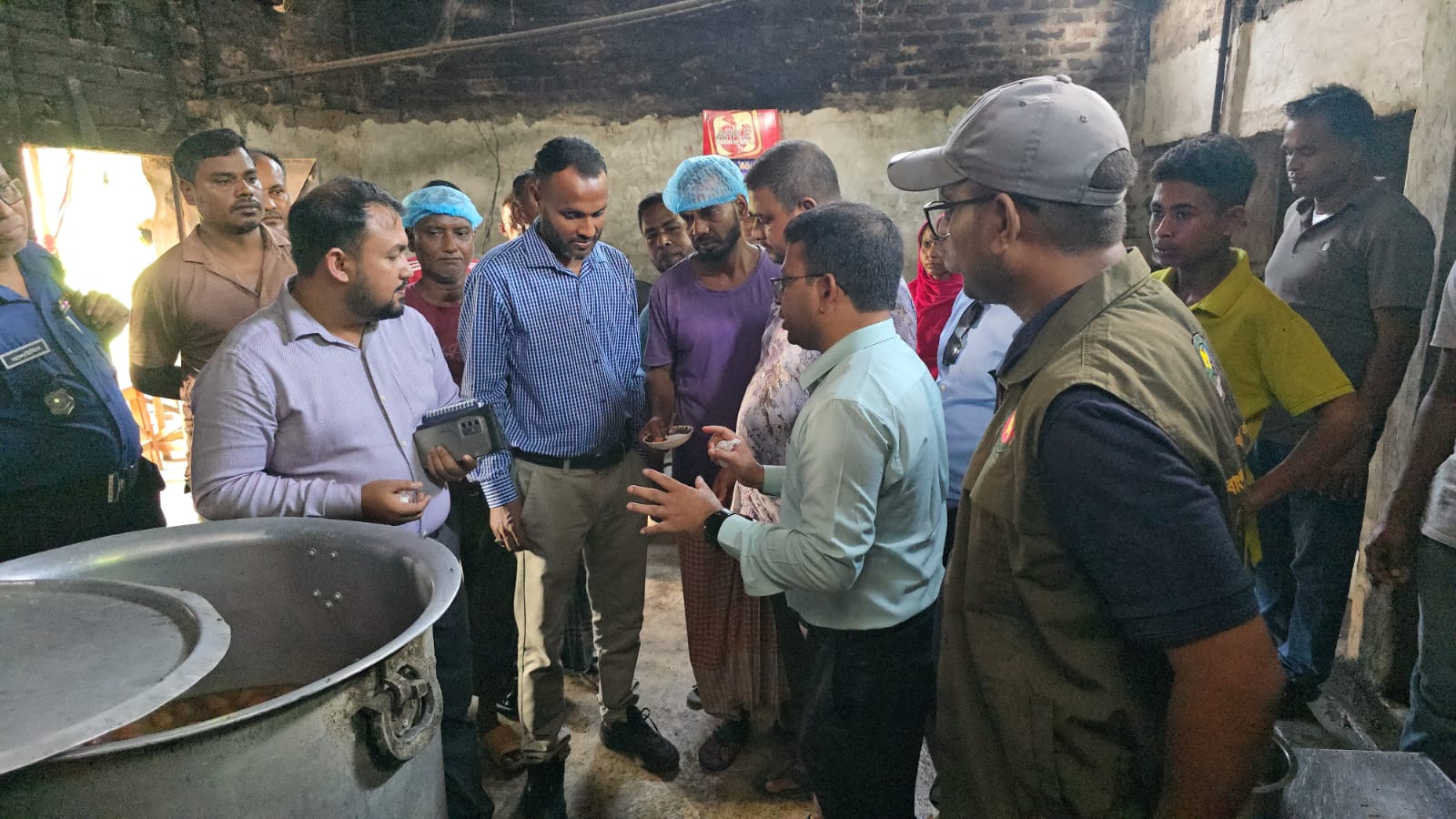 সোনাতলায় ‘স্মরণিকা হোটেল অ্যান্ড রেস্টুরেন্টে’ মোবাইল কোর্ট, ৩০ হাজার টাকা জরিমানা