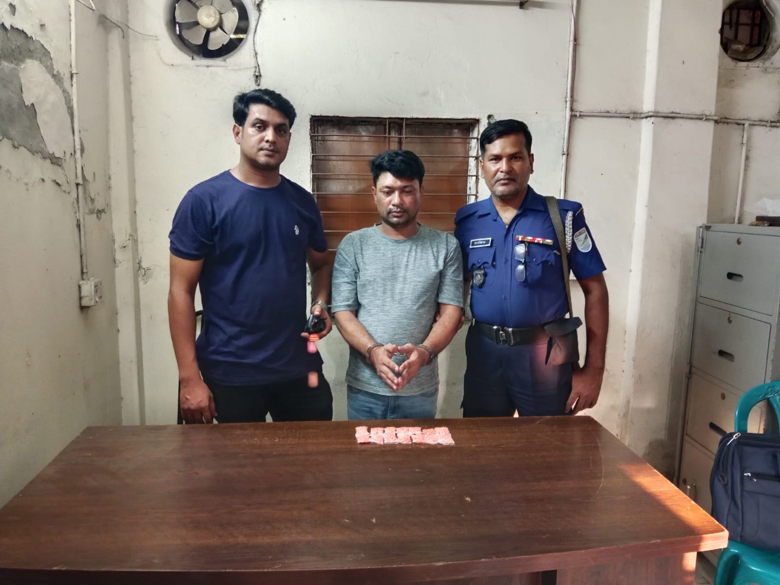 কালিয়াকৈরে ১ হাজার ৮০ পিস ইয়াবাসহ যুবক গ্রেফতার
