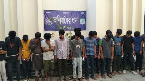 কালিয়াকৈরে চন্দ্রা আবাসিক হোটেলে অভিযানে নারীসহ গ্রেপ্তার ৩৯