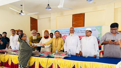 কোটচাঁদপুরে শারদীয় দুর্গাপূজা উপলক্ষে সনাতন ধর্মাবলম্বীদের মাঝে এমপি মহোদয়ের শাড়ি বিতরণ