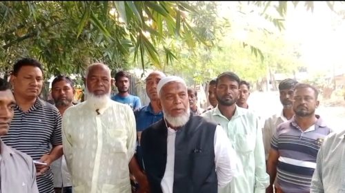 মহেশপুরে ঘোষপুর ভাঙা রাস্তা মেরামতে ৫ গাড়ি ইট দিলেন বিএনপি নেতা হাজী আমিনুর রহমান