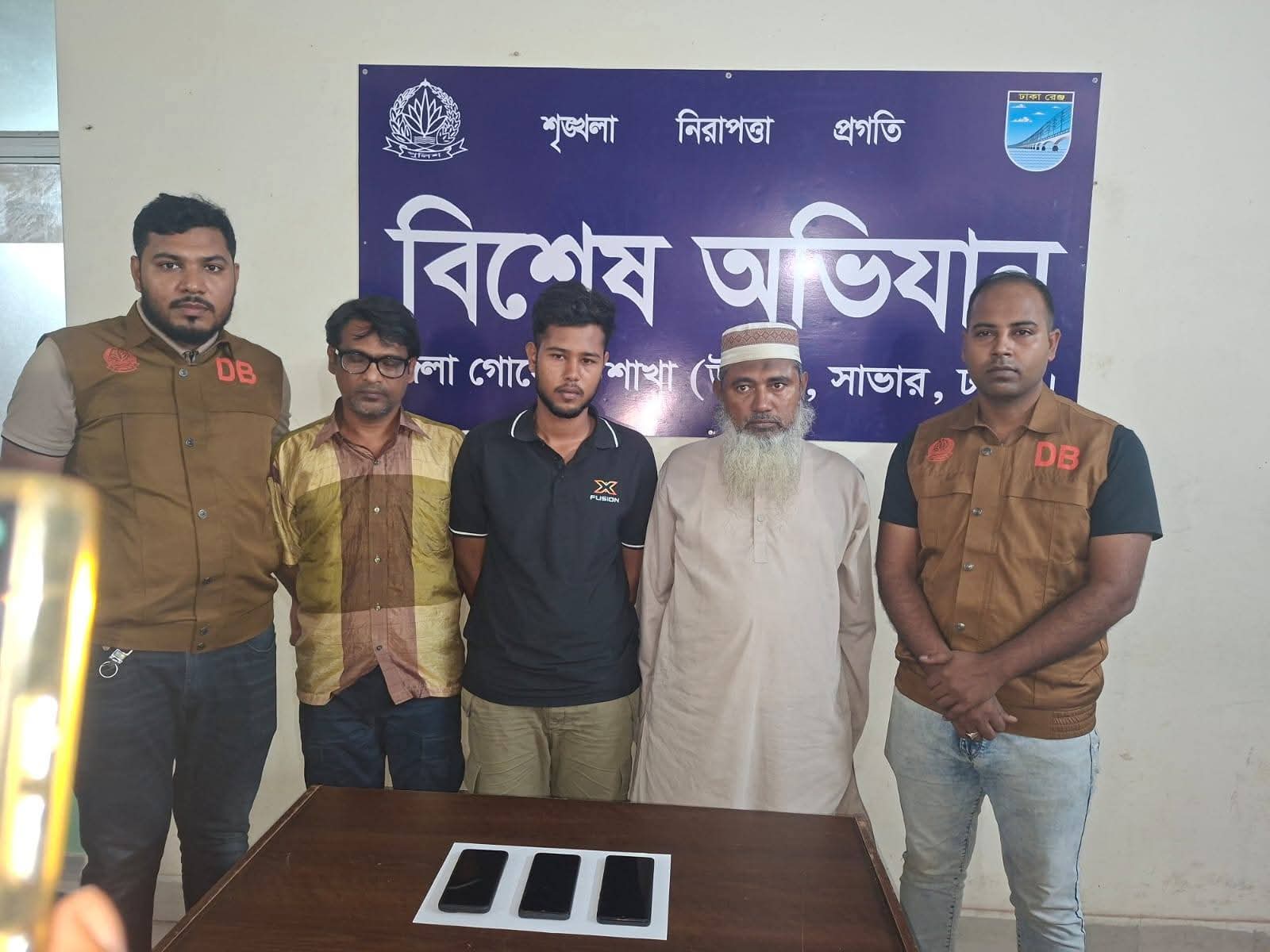 আশুলিয়ায় ডিবির অভিযানে ইয়াবা-হেরোইনসহ দুই মাদক ব্যবসায়ী গ্রেপ্তার