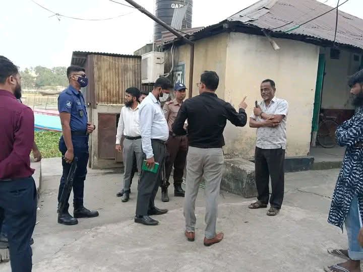 ডাকাতিয়া নদীতে বর্জ্য অপসারণ করায় অটোরাইস মিলে পরিবেশ অধিদপ্তরের অভিযান
