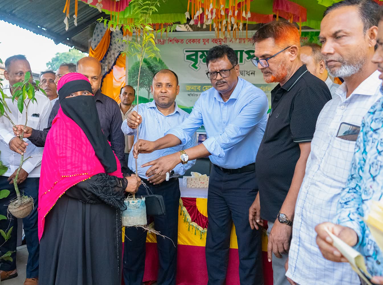 চান্দ্রা শিক্ষিত বেকার যুব সমবায় সমিতির বৃক্ষরোপণ কর্মসূচির উদ্বোধন
