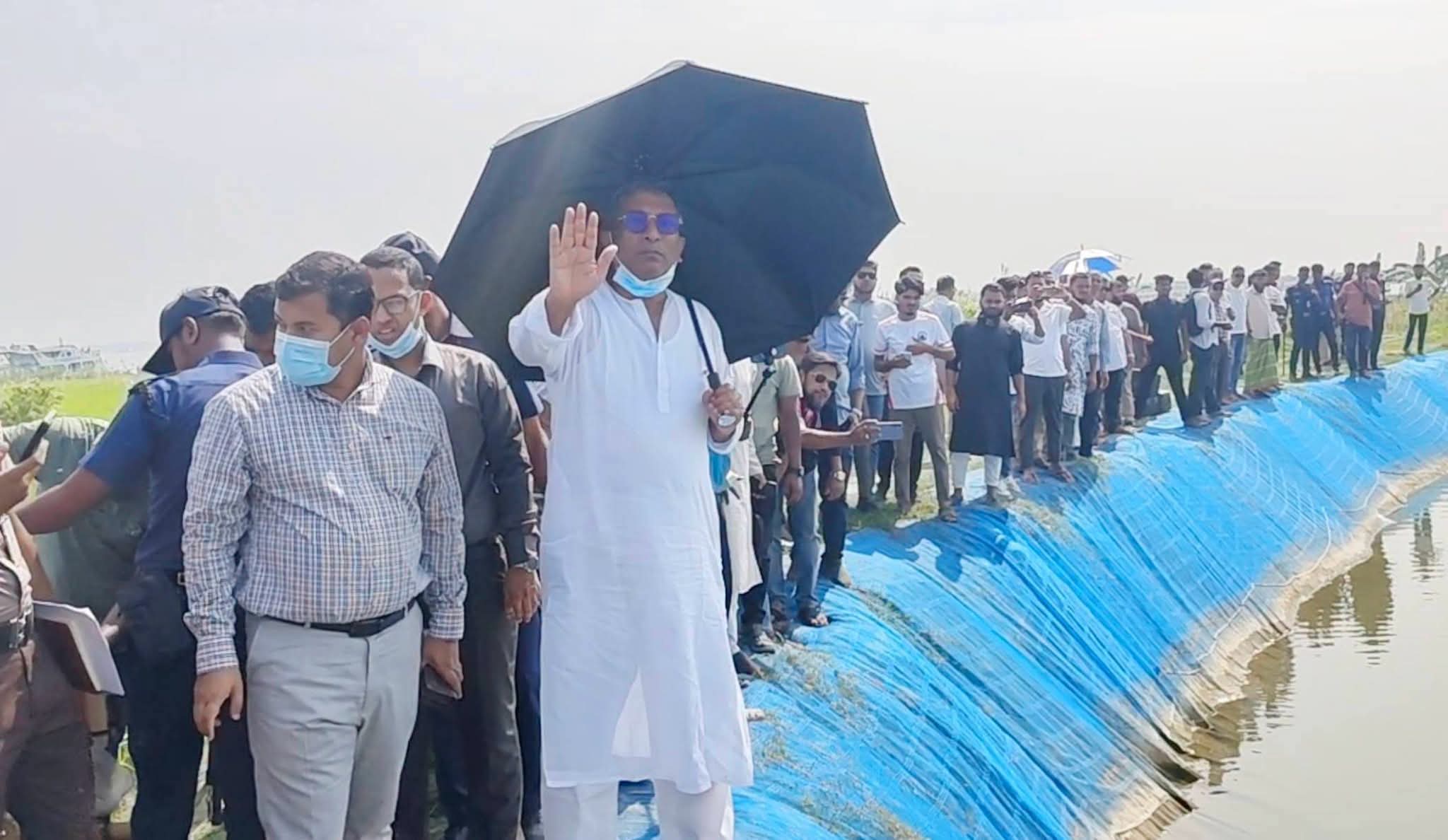 চাঁদপুর ইব্রাহীমপুর কৃষিজমিতে অবৈধ ঝিল এমপি মানিকের নেতৃত্বে উচ্ছেদ