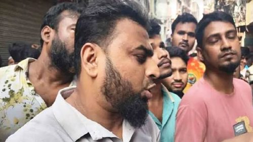 চকবাজারে আগুনে পুড়ল গোডাউনের মালামাল, কোটি টাকার ক্ষতির শঙ্কায় ব্যবসায়ীরা